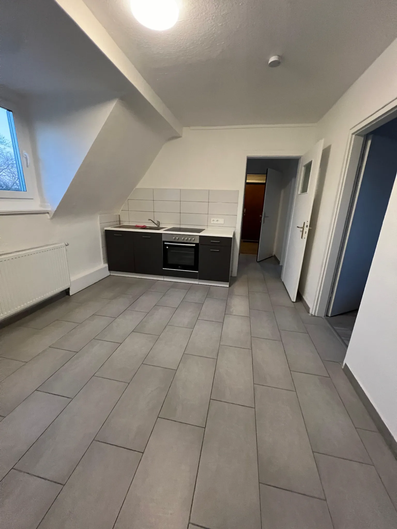 Zentrale Monteurwohnung Leverkusen – Parkplatz direkt am Haus – Bild 5